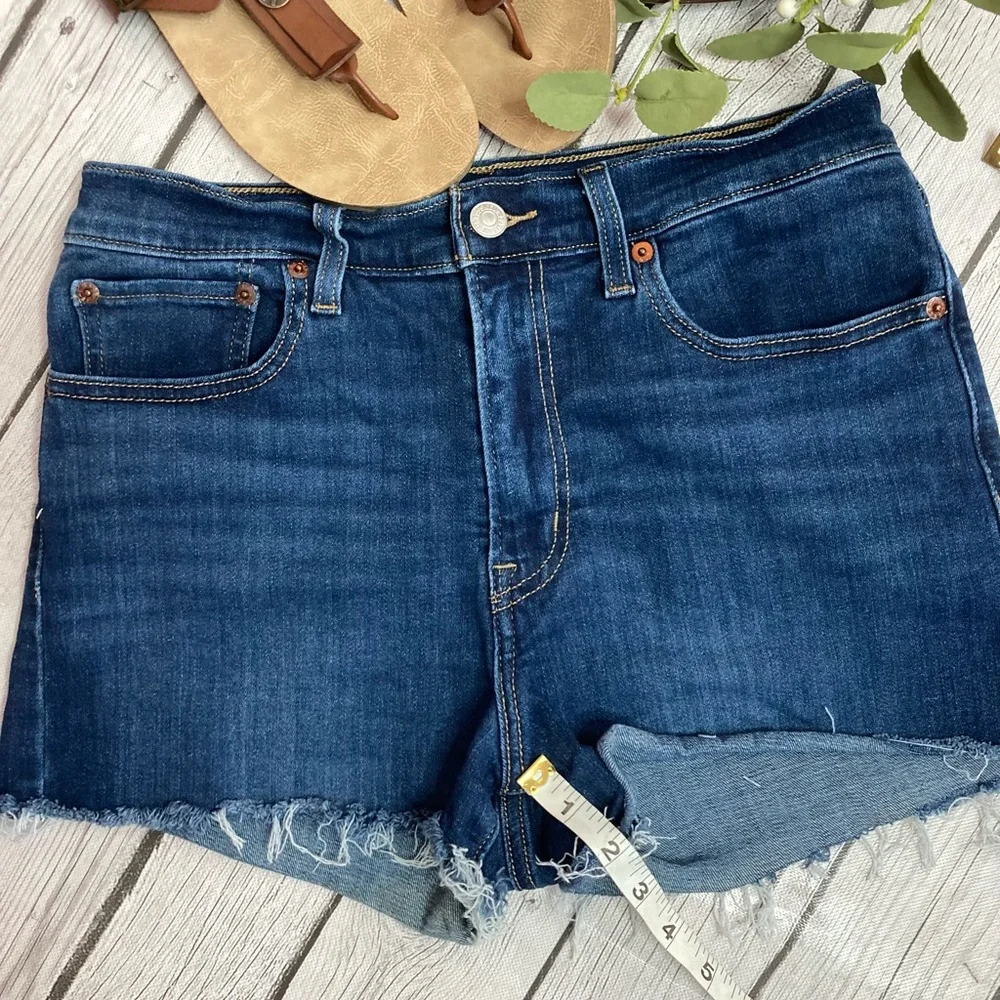 Levi’s High Rise  Shorts - Picture 6 of 8